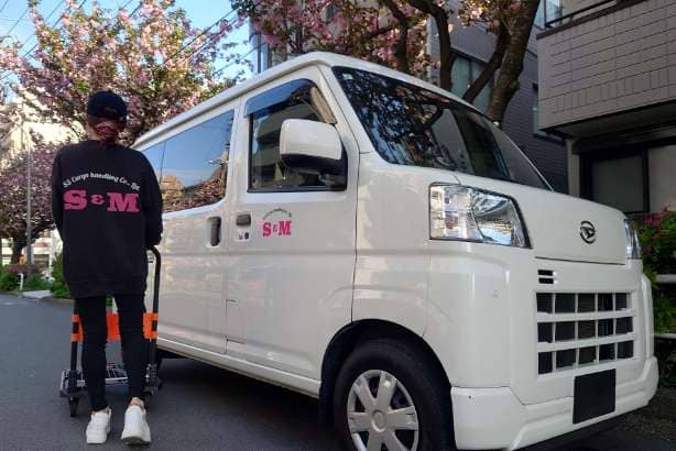 届けて車に戻る画像